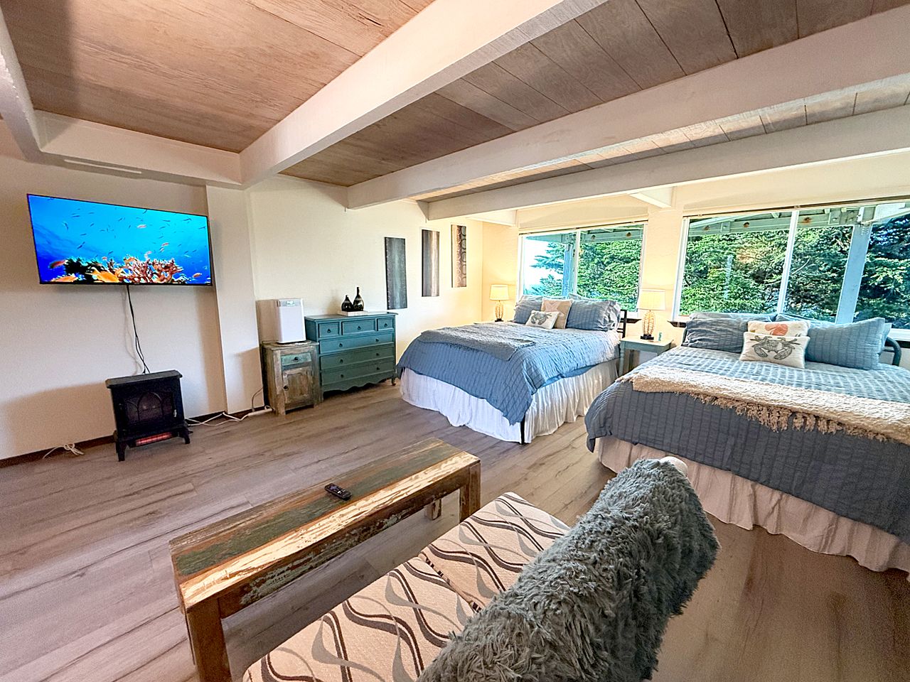 Charming Oceanfront Coastal Home with Hot Tub and Panoramic Views Near Dillon Beach, California