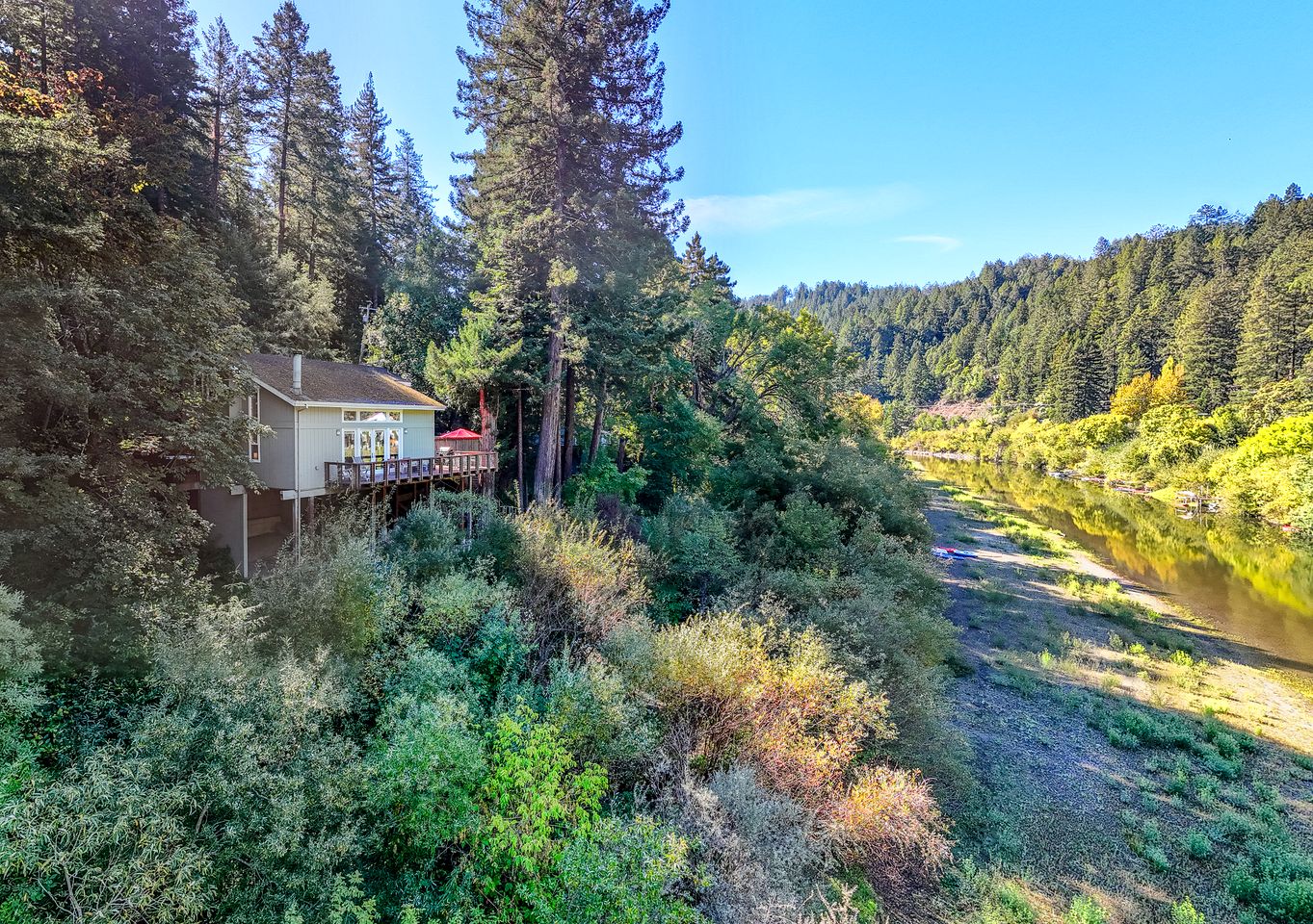 Beautiful Riverside Cottage for a Peaceful Escape in Nature near Guerneville, California