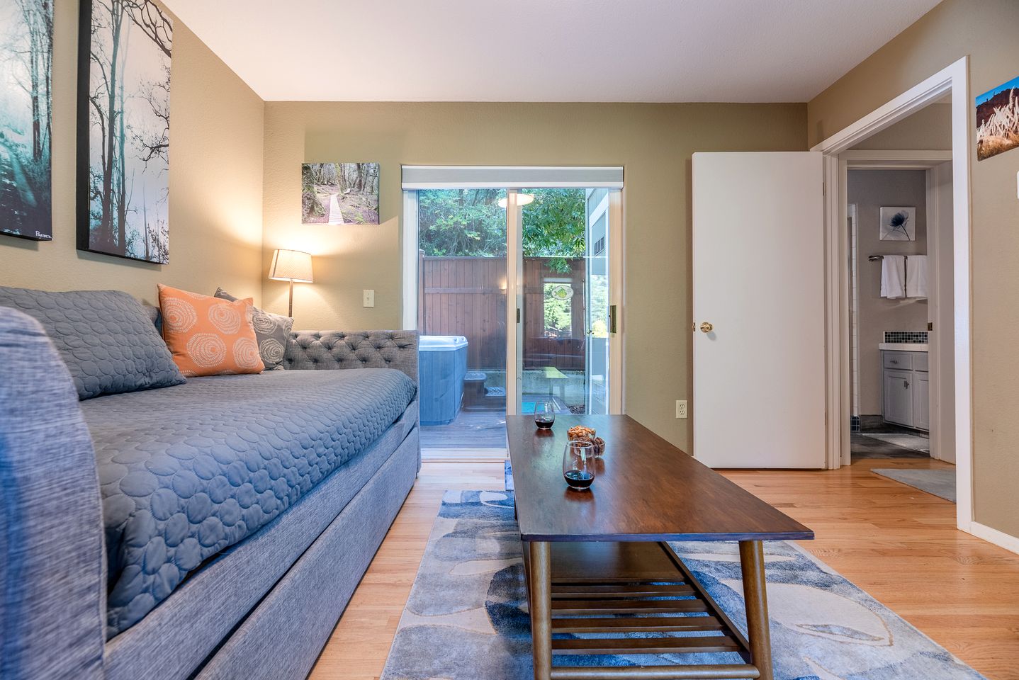 Beautiful Riverside Cottage for a Peaceful Escape in Nature near Guerneville, California