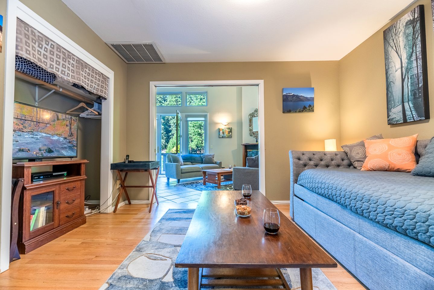 Beautiful Riverside Cottage for a Peaceful Escape in Nature near Guerneville, California