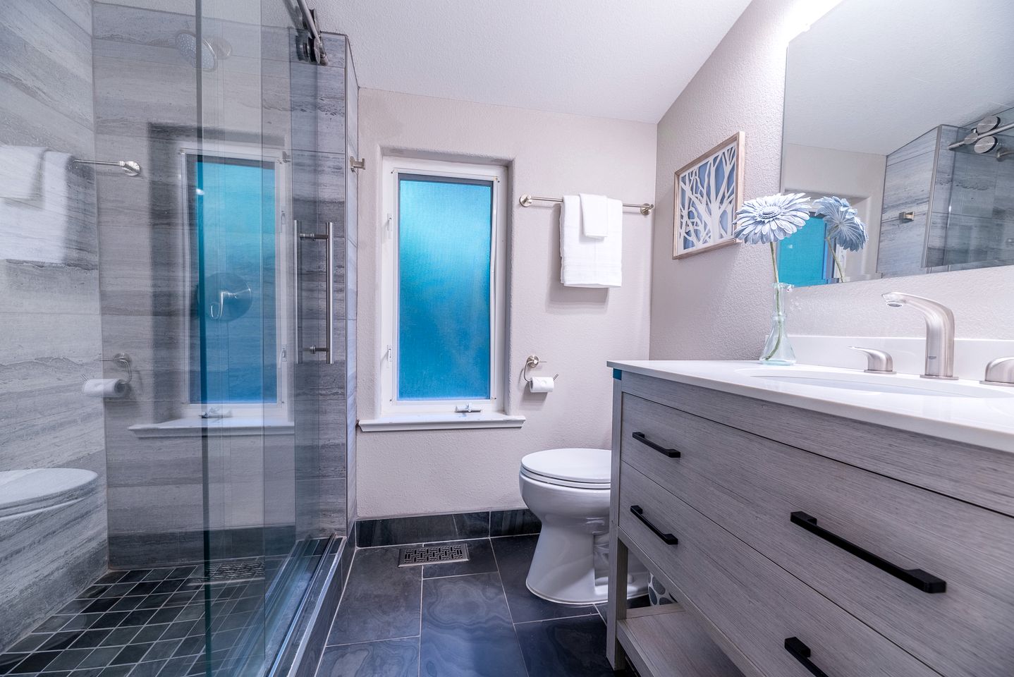 Beautiful Riverside Cottage for a Peaceful Escape in Nature near Guerneville, California