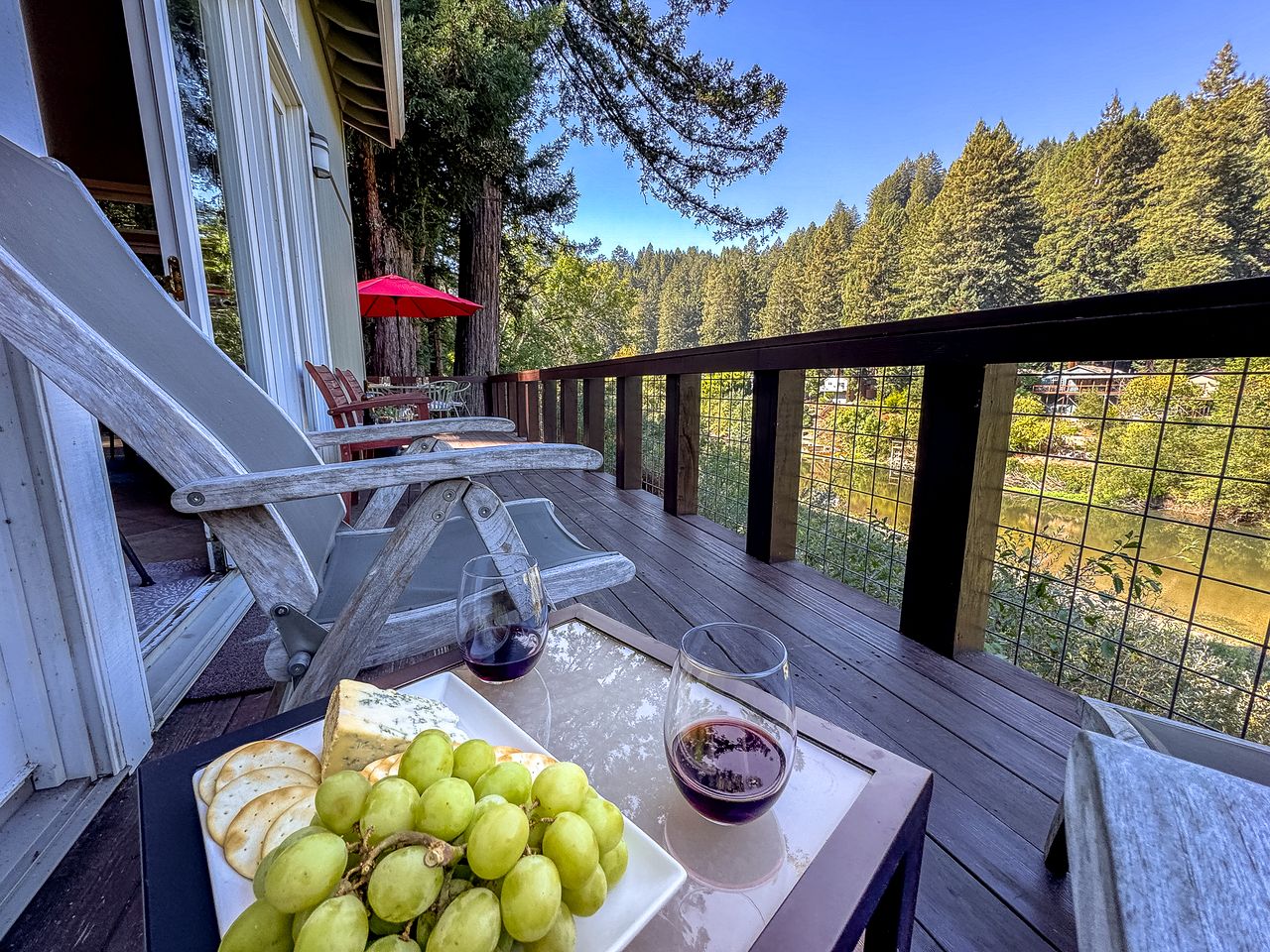 Beautiful Riverside Cottage for a Peaceful Escape in Nature near Guerneville, California