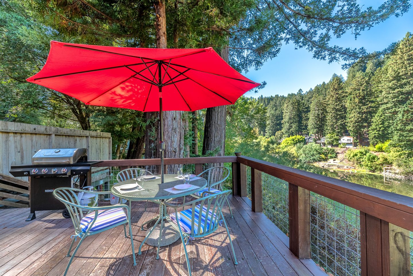 Beautiful Riverside Cottage for a Peaceful Escape in Nature near Guerneville, California