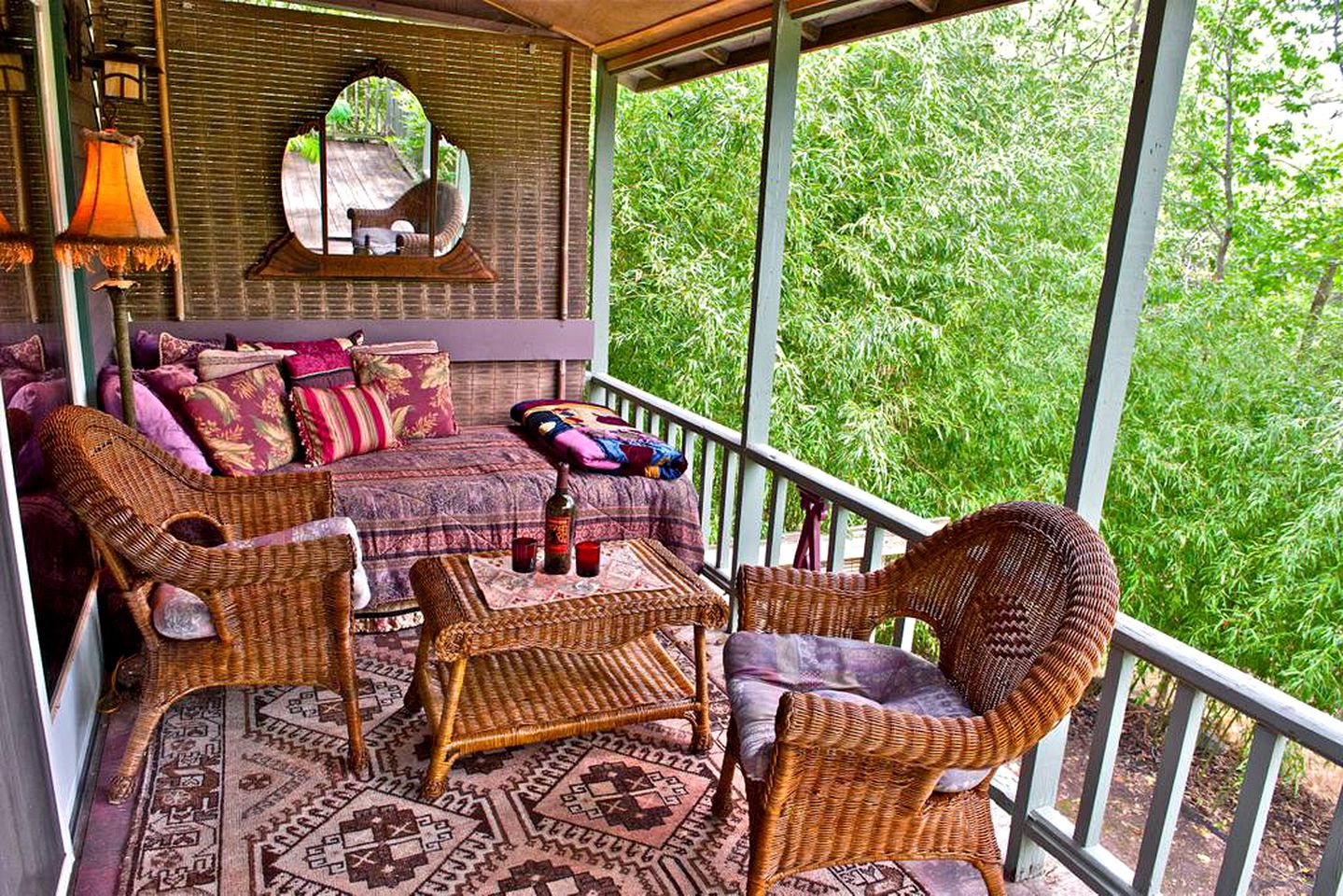 Beautifully Decorated Romantic Getaway in Eureka Springs, Arkansas