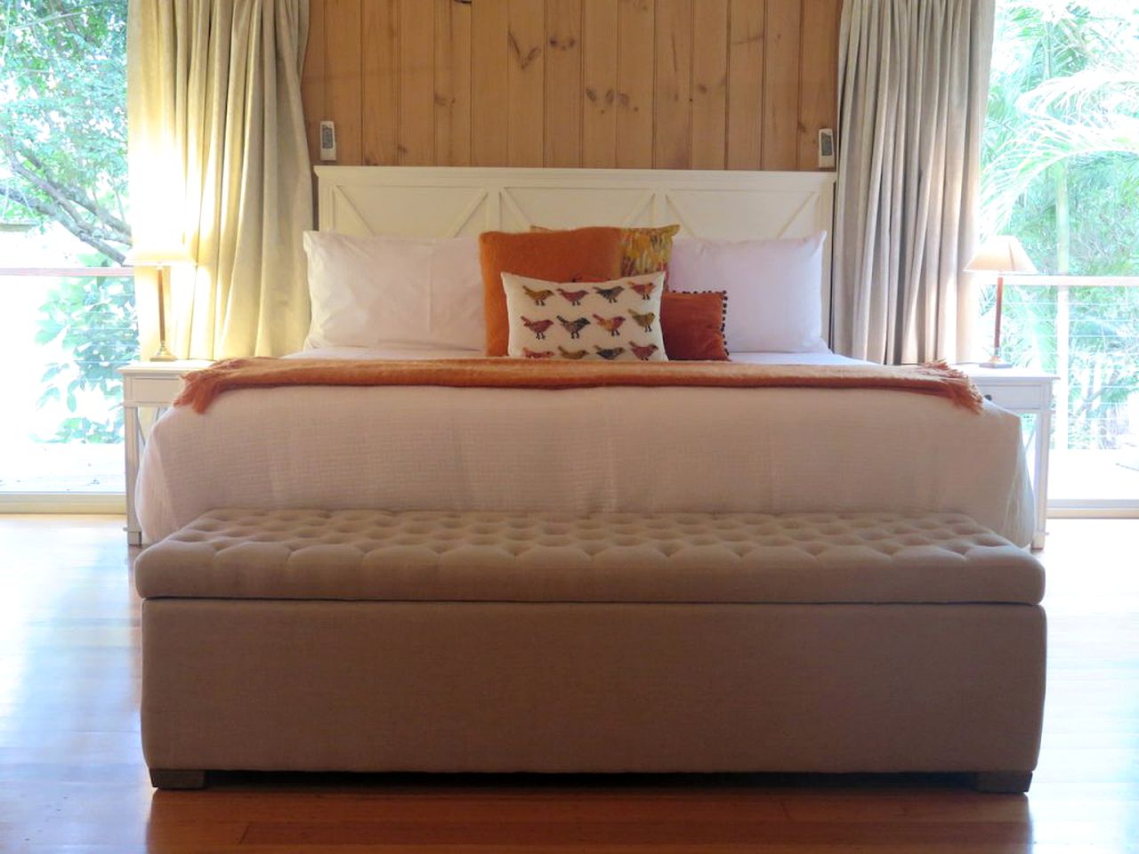 Romantic Cabin Rental with Deluxe Spa Tub near the Sunshine Coast, Queensland