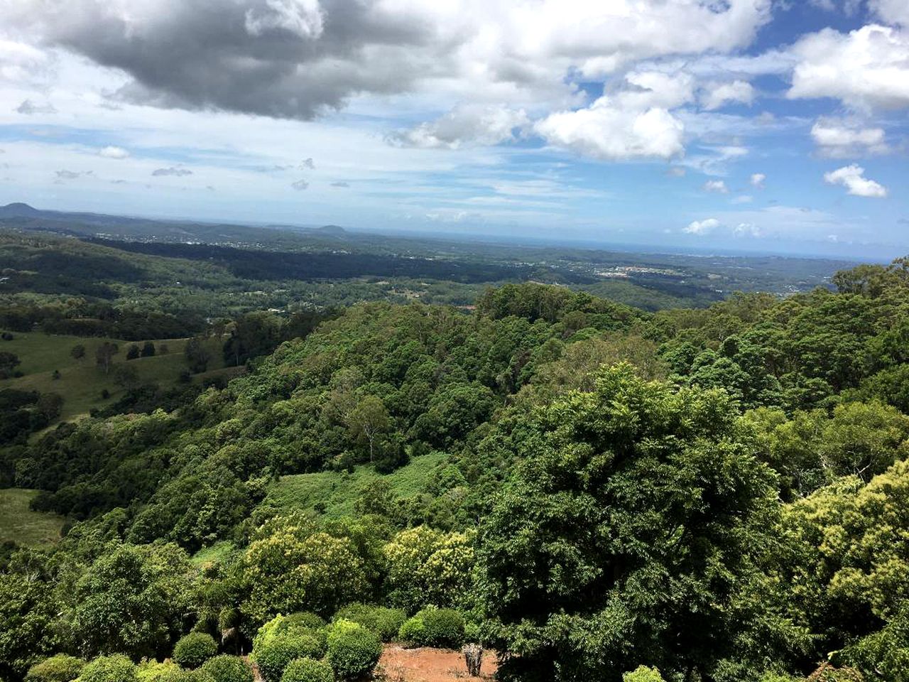 Romantic Cabin Rental with Deluxe Spa Tub near the Sunshine Coast, Queensland