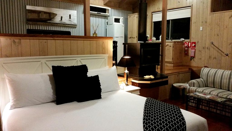 Cabins (Flaxton, Queensland, Australia)