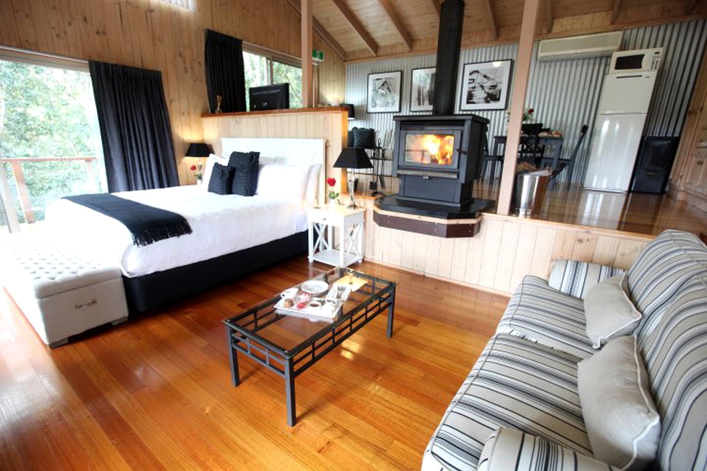 Secluded Cabin Rental with Spa Tub and Deck in the Trees of the Sunshine Coast Hinterland, Queensland