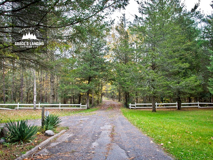 Cottages (Canada, Belleville, Ontario)