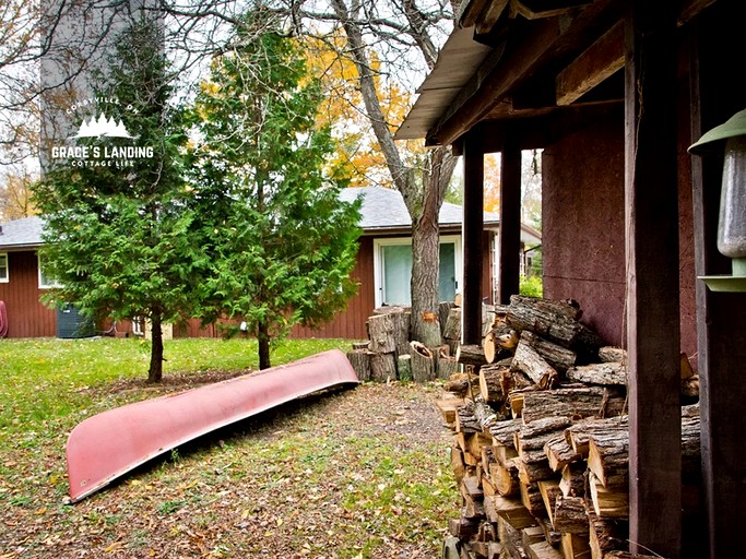 Cottages (Canada, Belleville, Ontario)