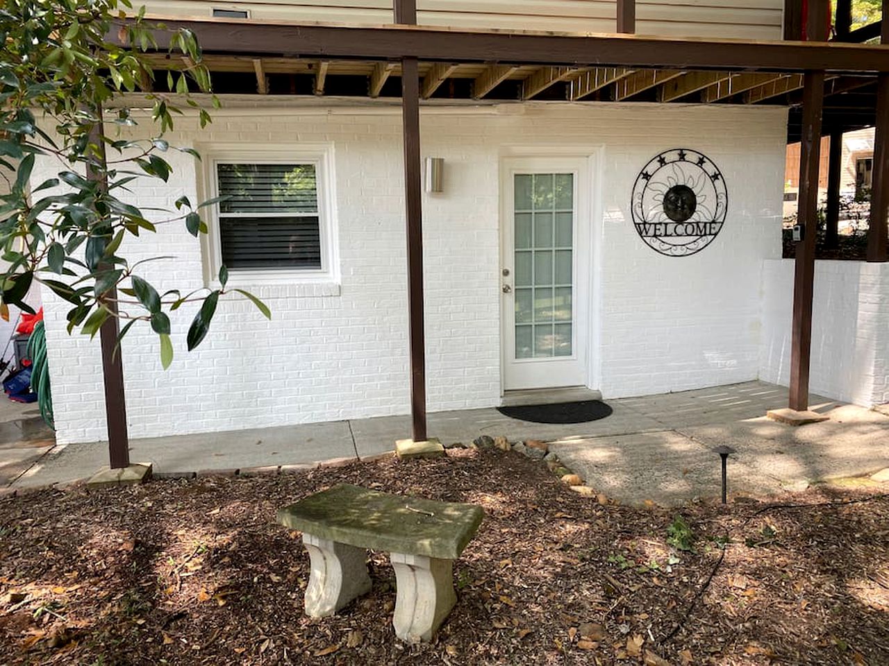 Riverfront Cottage with Barbecue, Kayaks and Dock in Charlotte, North Carolina