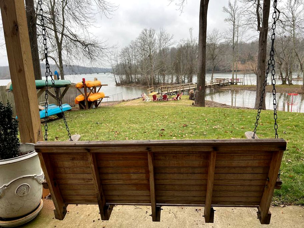 Riverfront Cottage with Barbecue, Kayaks and Dock in Charlotte, North Carolina