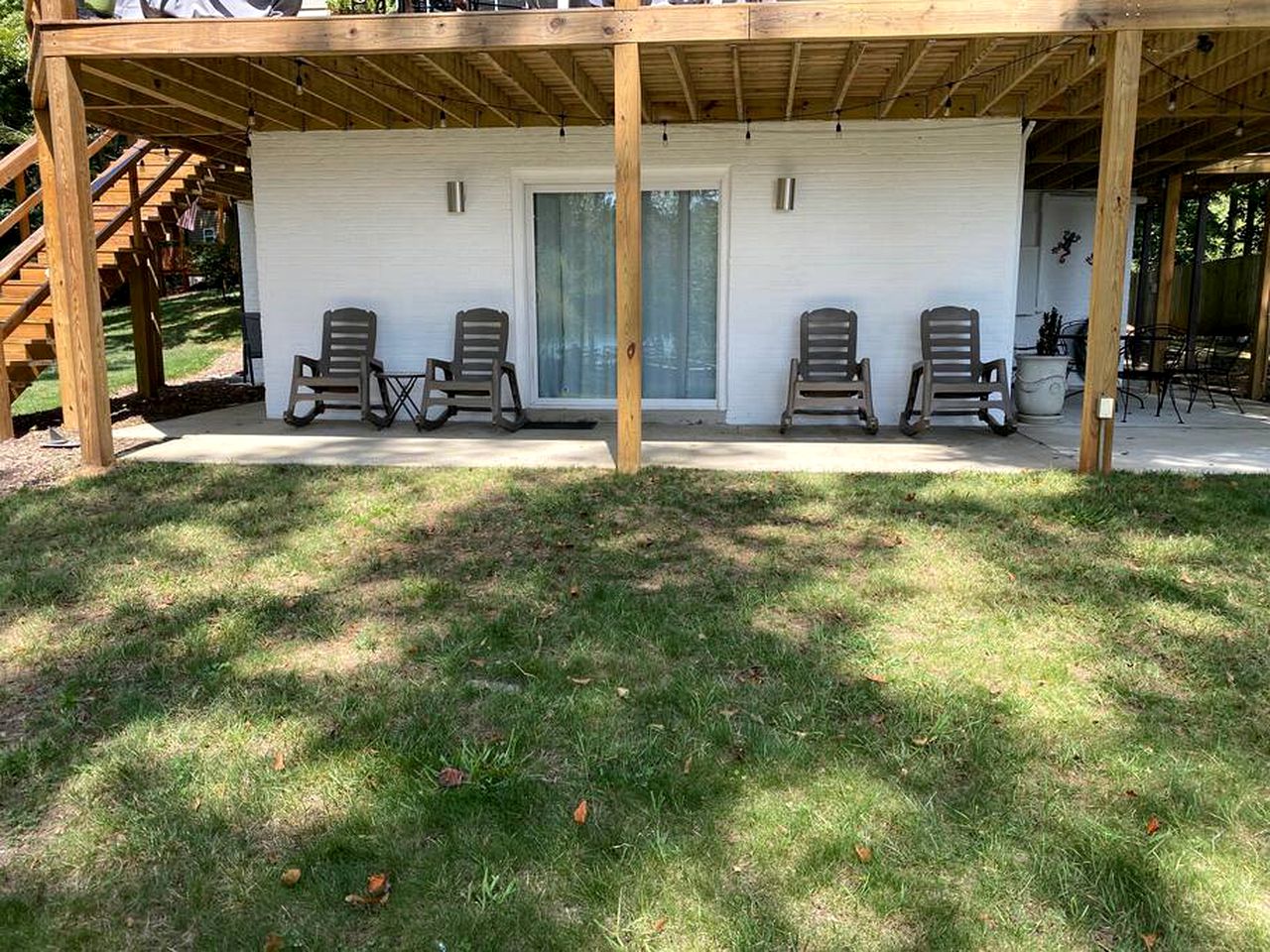 Riverfront Cottage with Barbecue, Kayaks and Dock in Charlotte, North Carolina