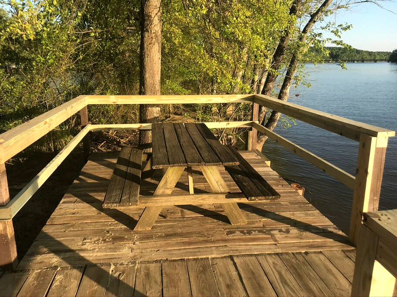 Riverfront Cottage with Barbecue, Kayaks and Dock in Charlotte, North Carolina