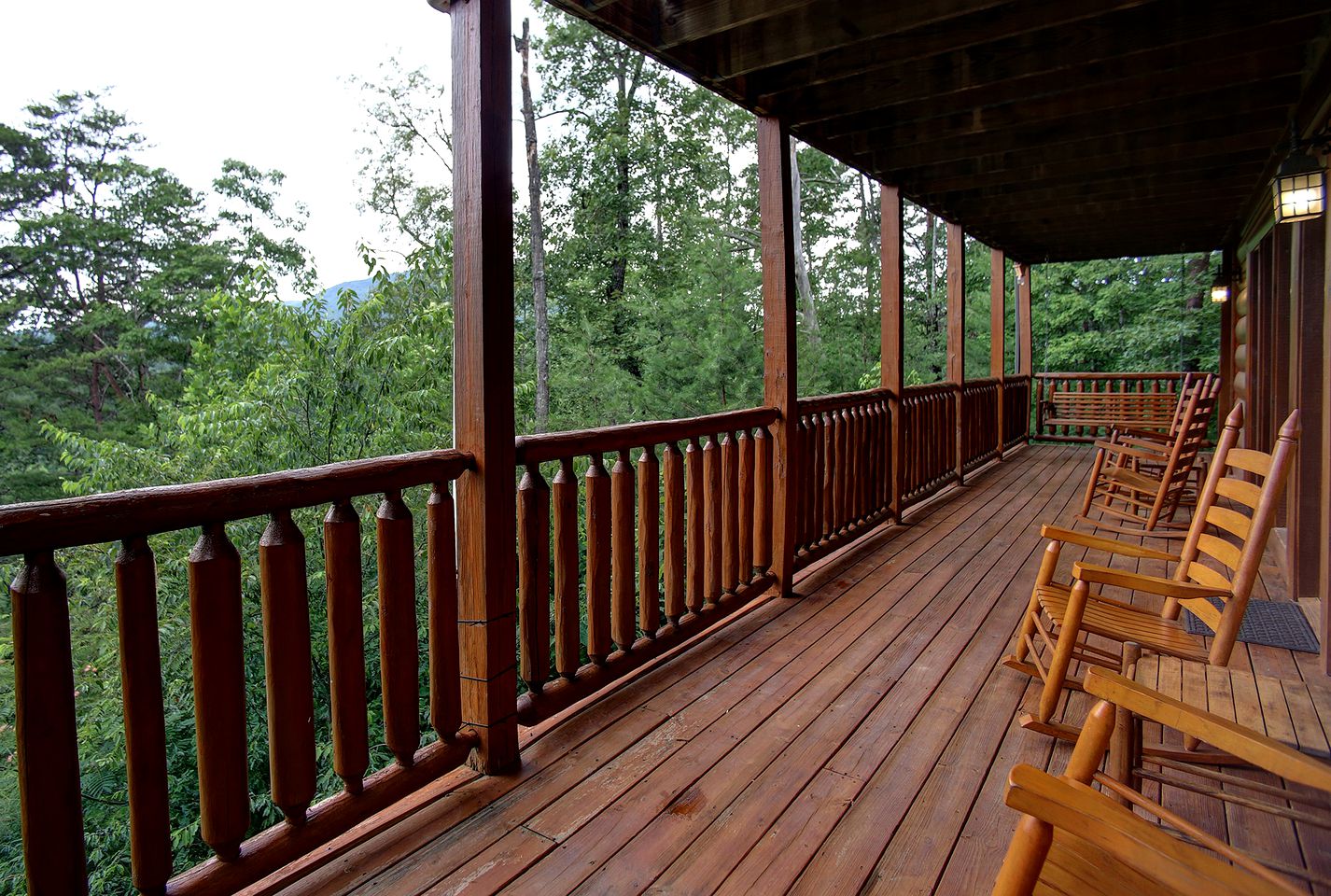 Stunning Rustic Cabin with Outdoor Pool, Hot-tub and Pool Table in Sevierville, Tennessee