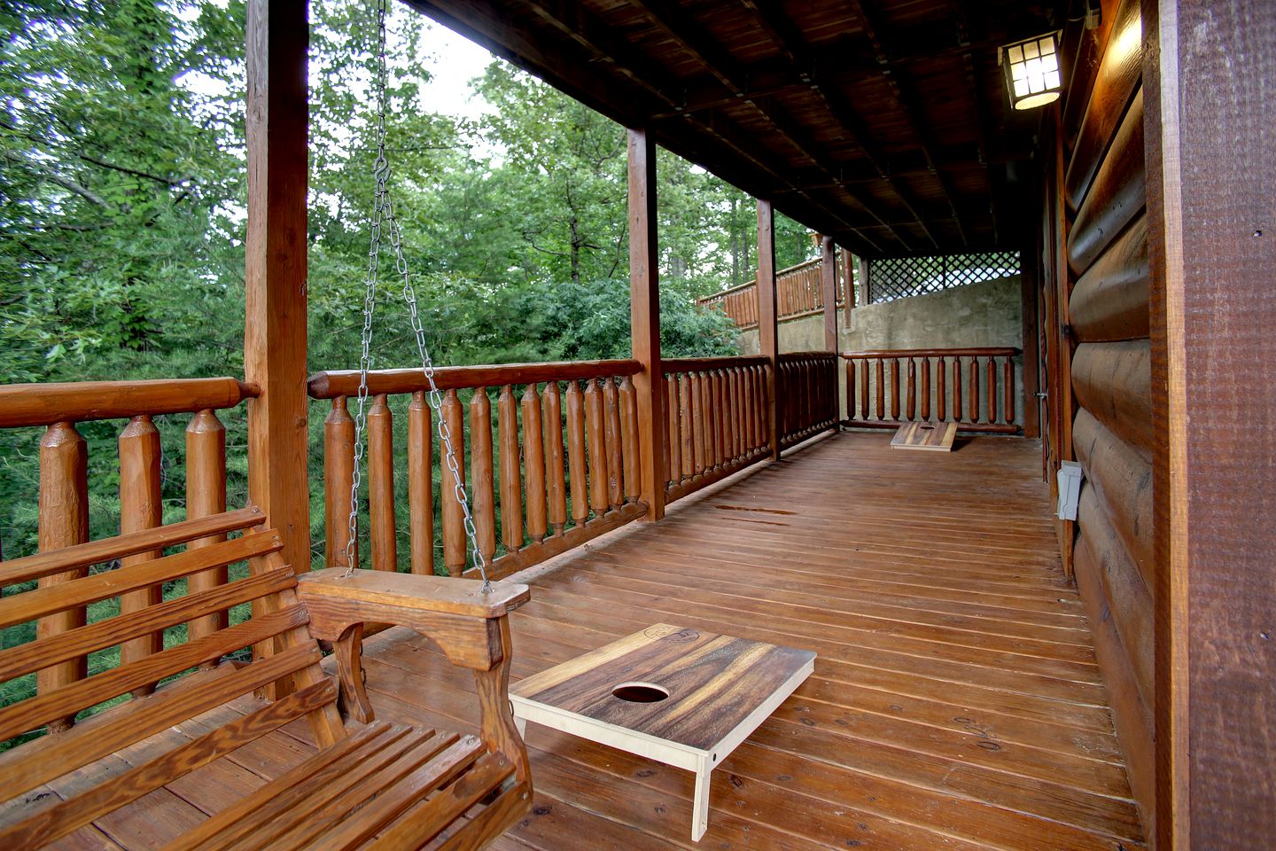 Stunning Rustic Cabin with Outdoor Pool, Hot-tub and Pool Table in Sevierville, Tennessee