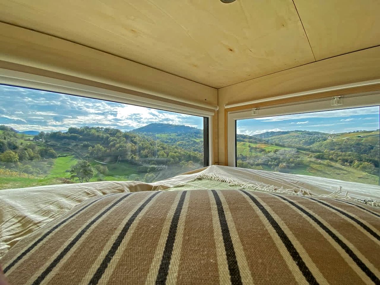 Charming Panoramic Tiny Home with Private Vineyard Views Near Boyeux-Saint-Jérôme | France