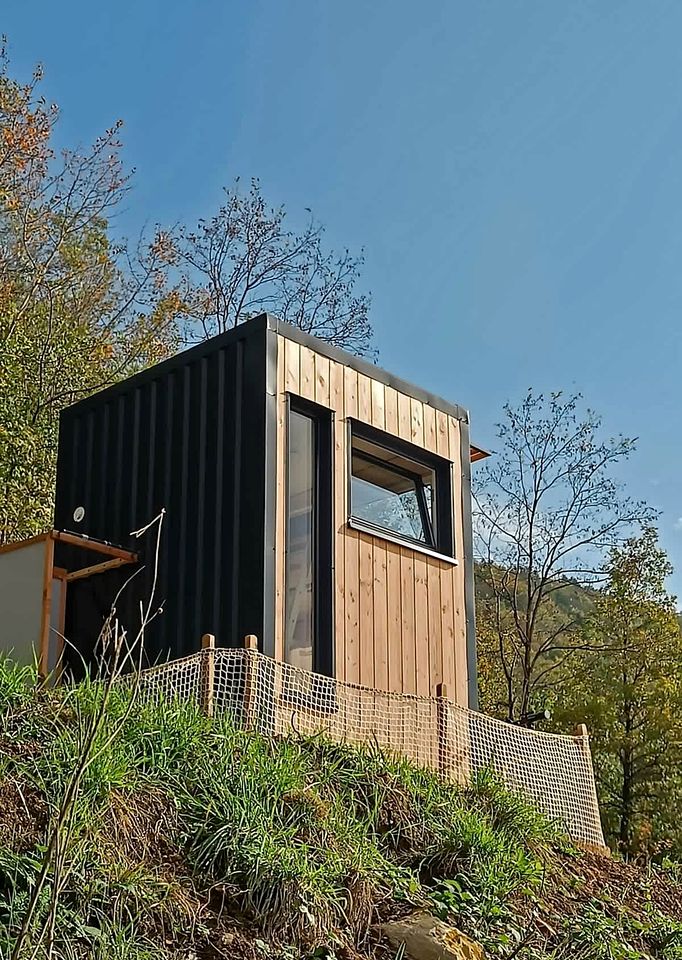 Charming Panoramic Tiny Home with Private Vineyard Views Near Boyeux-Saint-Jérôme | France