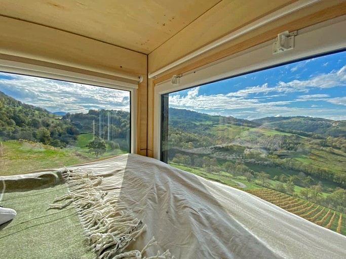 Vacation Rentals (France, --, Auvergne-Rhône-Alpes)