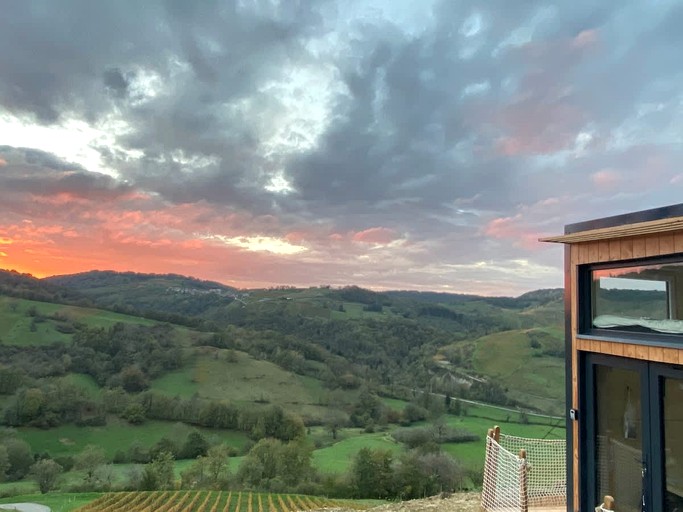 Vacation Rentals (France, --, Auvergne-Rhône-Alpes)