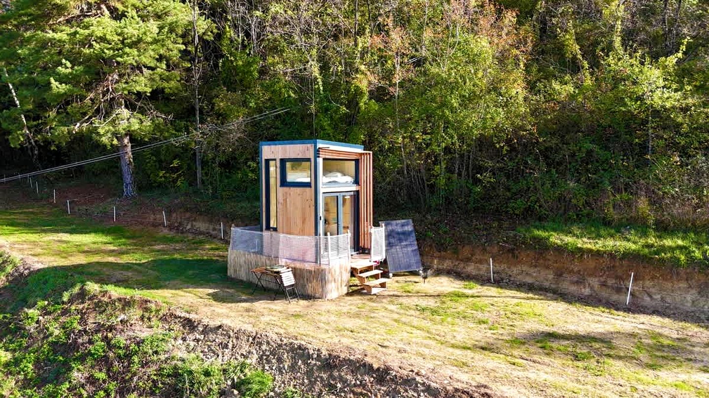 Charming Panoramic Tiny Home with Private Vineyard Views Near Boyeux-Saint-Jérôme | France