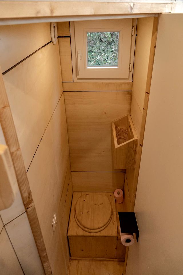 Charming Panoramic Tiny Home with Private Vineyard Views Near Boyeux-Saint-Jérôme | France