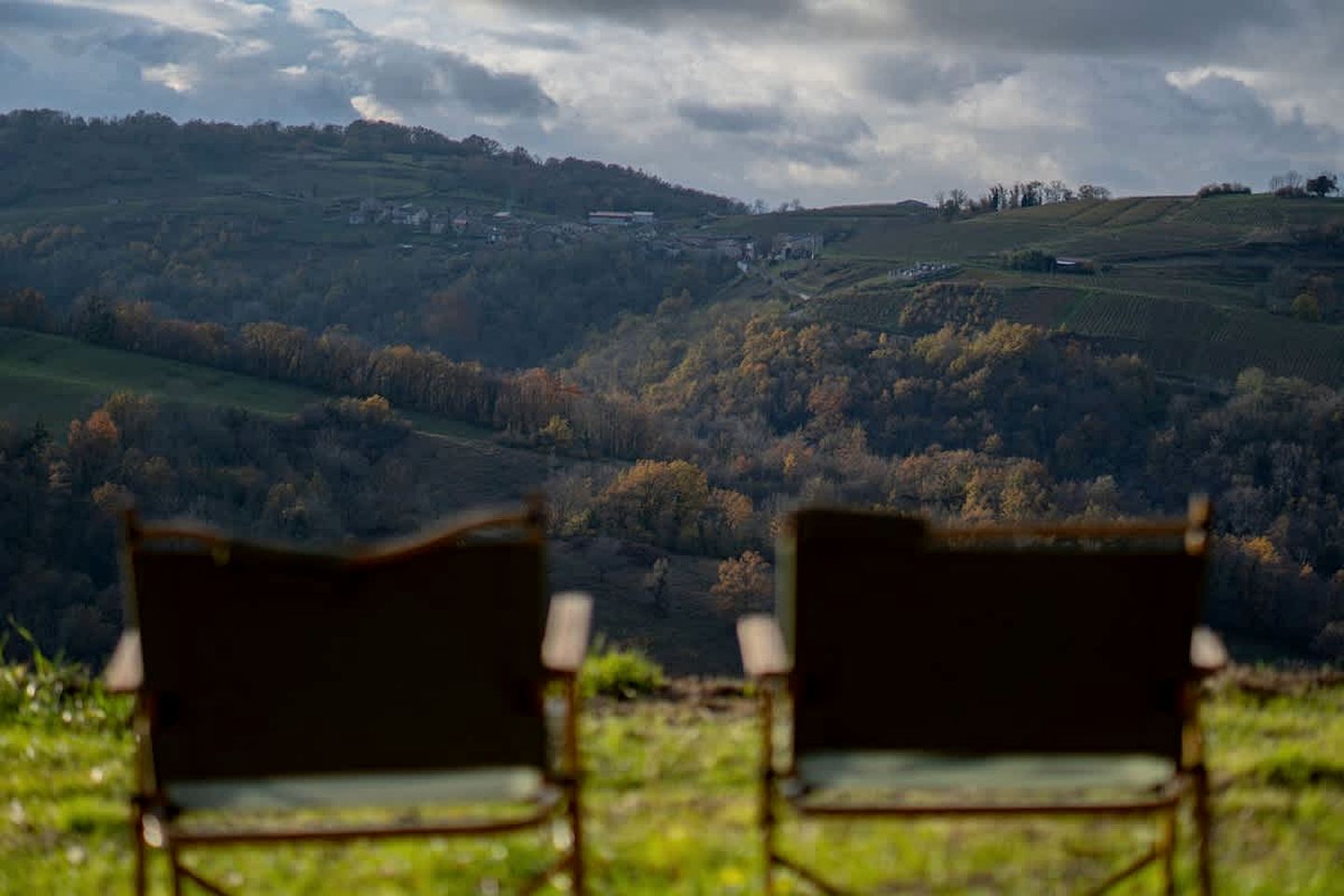 Charming Panoramic Tiny Home with Private Vineyard Views Near Boyeux-Saint-Jérôme | France