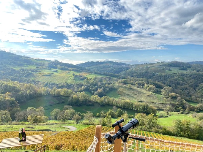 Vacation Rentals (France, --, Auvergne-Rhône-Alpes)