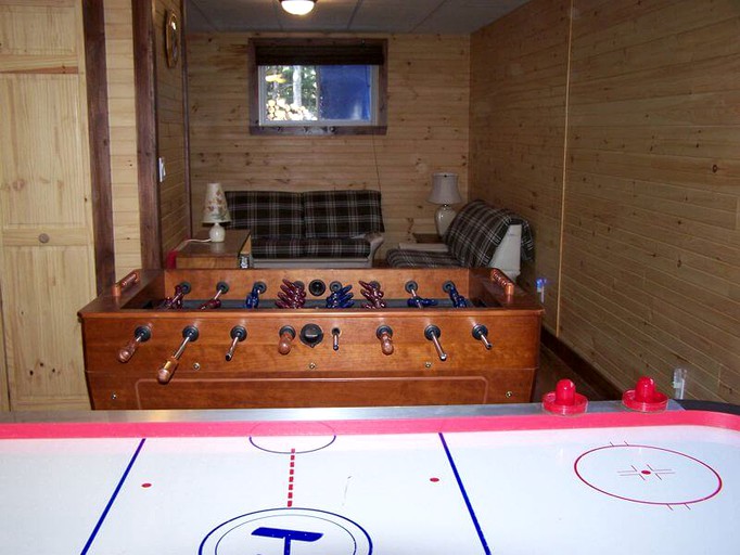 Cabins (Petite-Rivière-Saint-François, Quebec, Canada)