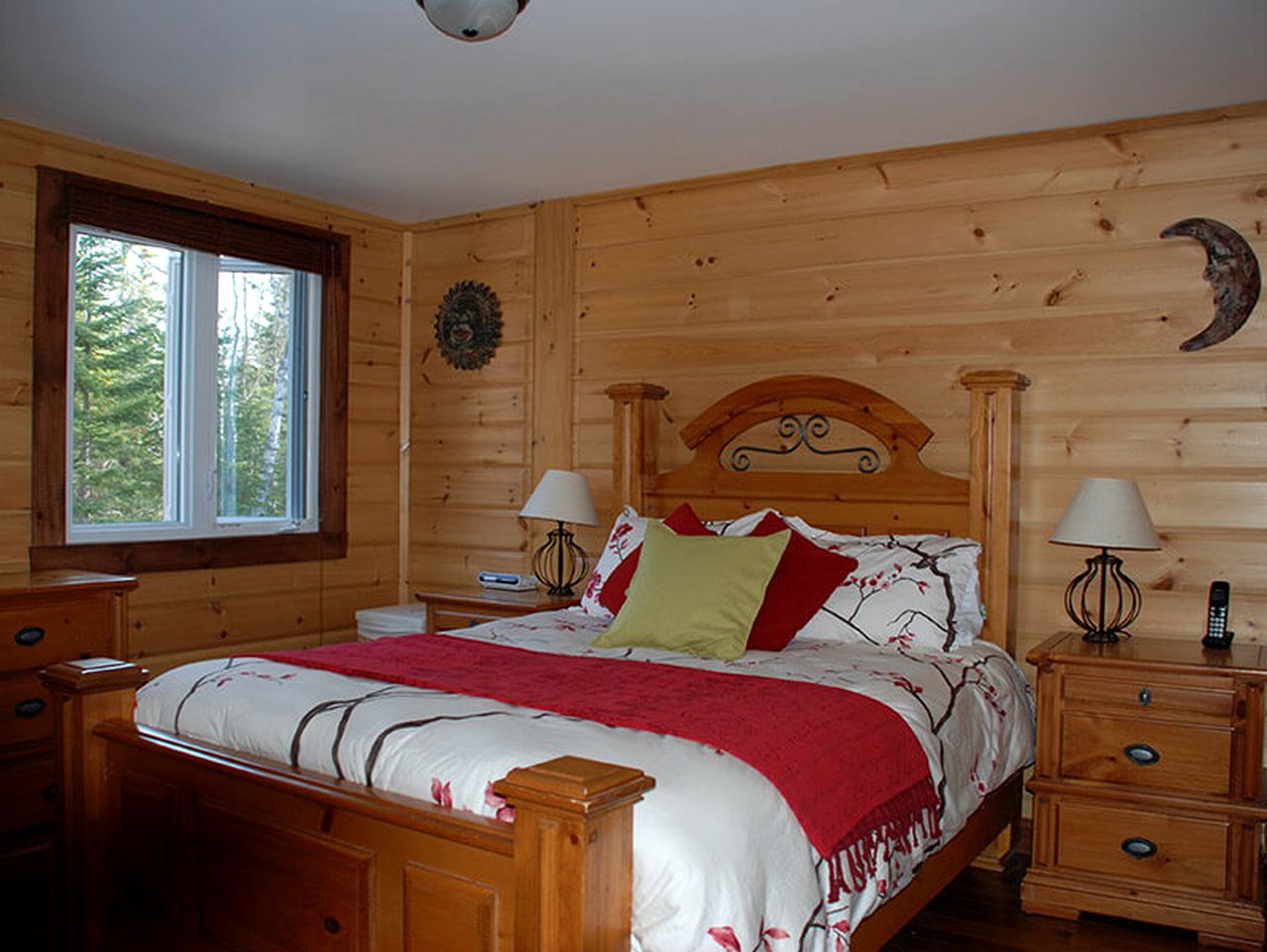 Luxury Cabin with Hot Tub near Le Massif de Charlevoix Ski Resort and Quebec City