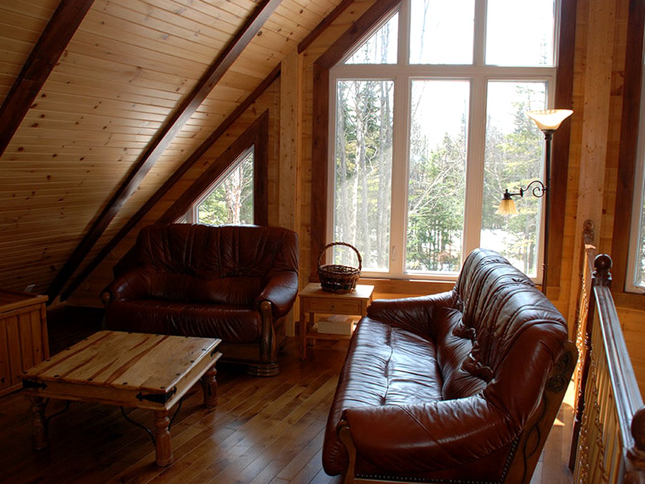 Luxury Cabin with Hot Tub near Le Massif de Charlevoix Ski Resort and Quebec City