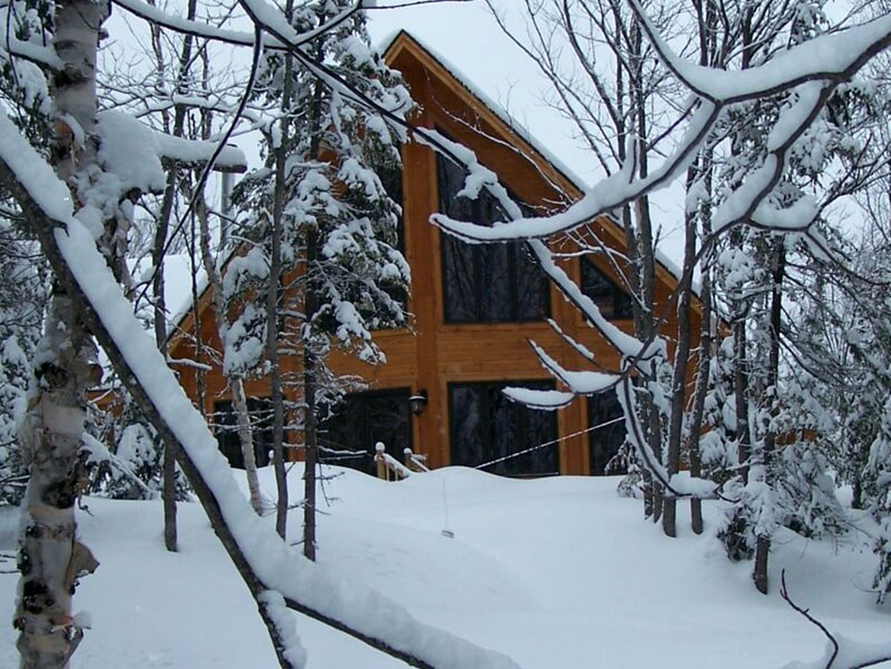 Luxury Cabin with Hot Tub near Le Massif de Charlevoix Ski Resort and Quebec City