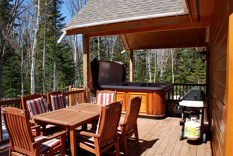 Cabins (Petite-Rivière-Saint-François, Quebec, Canada)