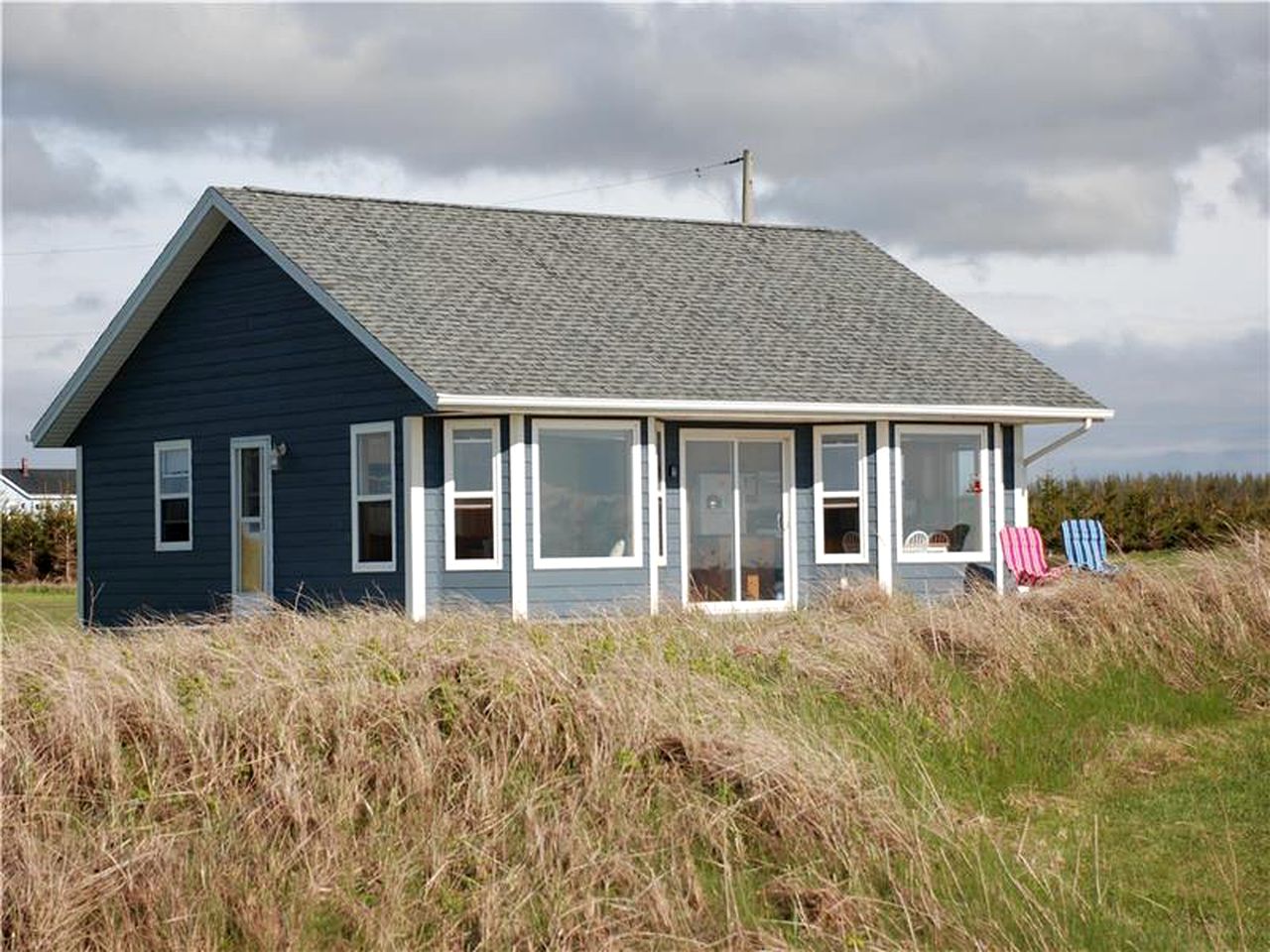 Cozy Cabin next to the Beach on Prince Edward Island, Canada