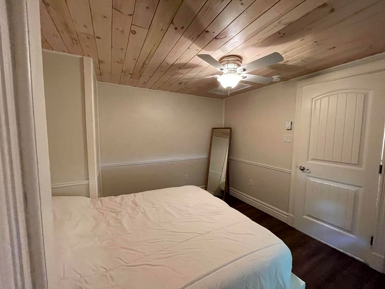 Lakefront Cottage Ideal for a Family Escape with Private Dock in Nova Scotia