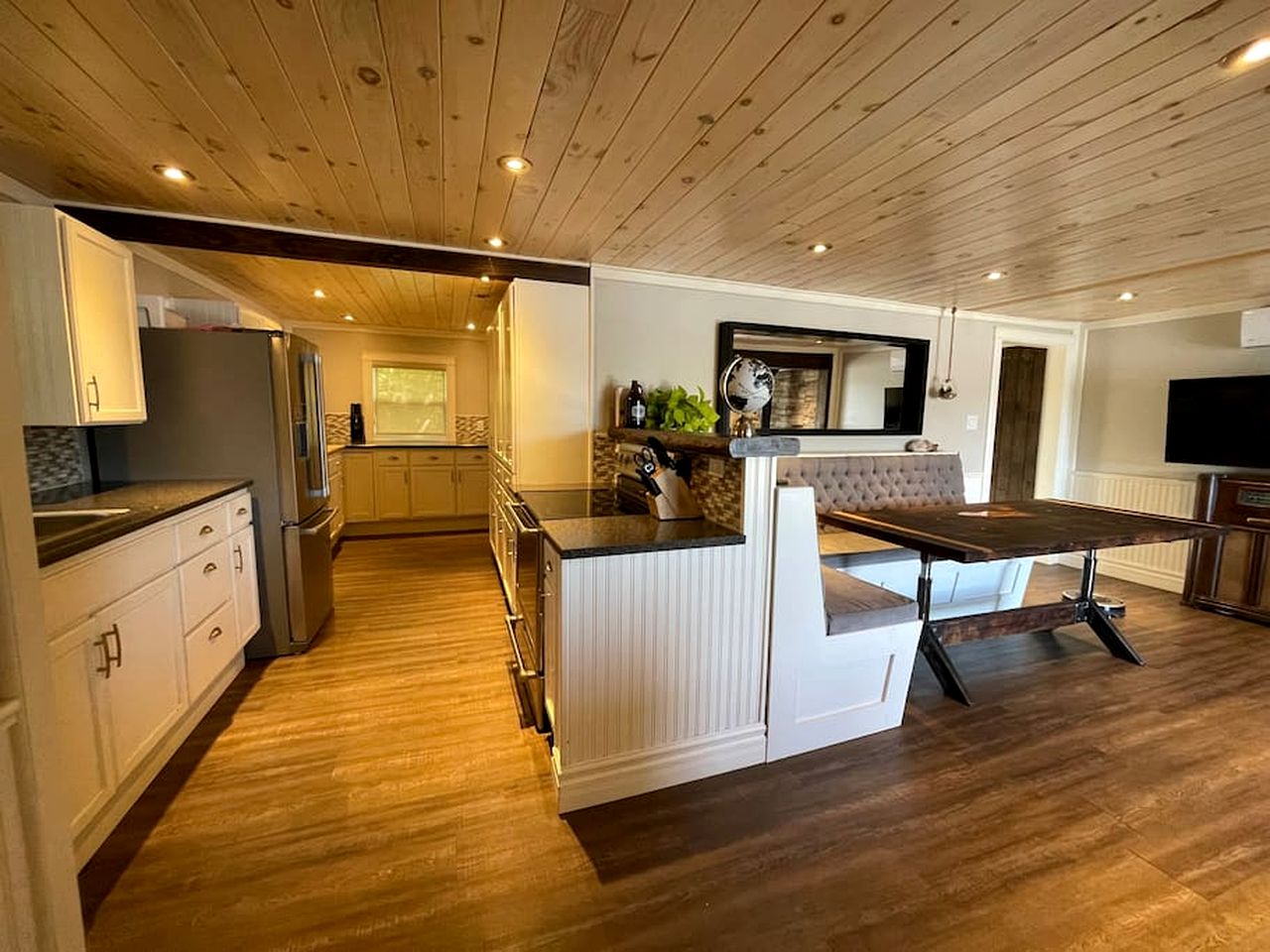 Lakefront Cottage Ideal for a Family Escape with Private Dock in Nova Scotia