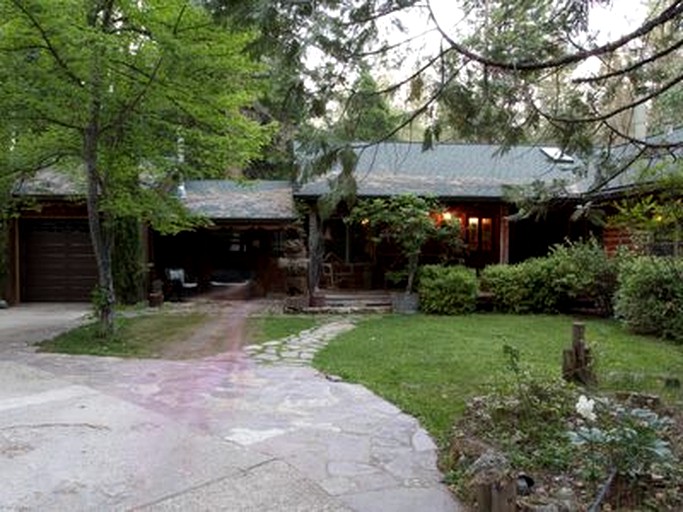 Log Cabins (Nevada City, California, United States)