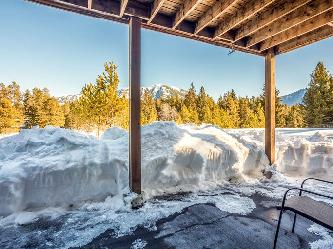 Cabins (West Gariner, Montana, United States)