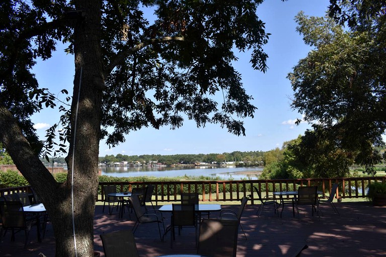 Cabins (Willis, Texas, United States)