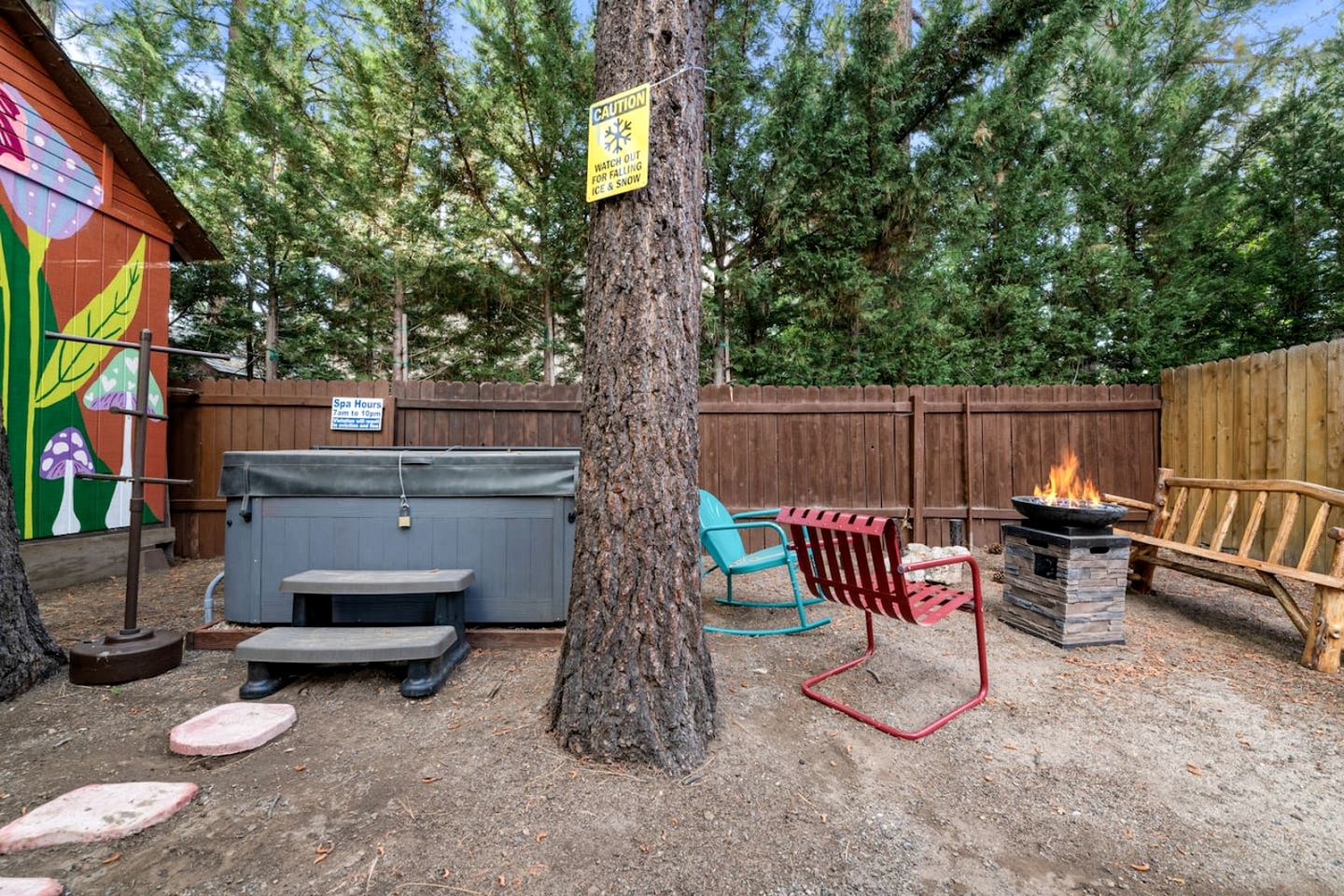 Beautiful Modern Cabin in with Fire Pit and Hot Tub, the Perfect Base for Outdoor Adventures in Big Bear, California