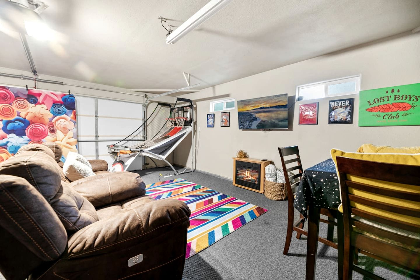 Beautiful Modern Cabin in with Fire Pit and Hot Tub, the Perfect Base for Outdoor Adventures in Big Bear, California