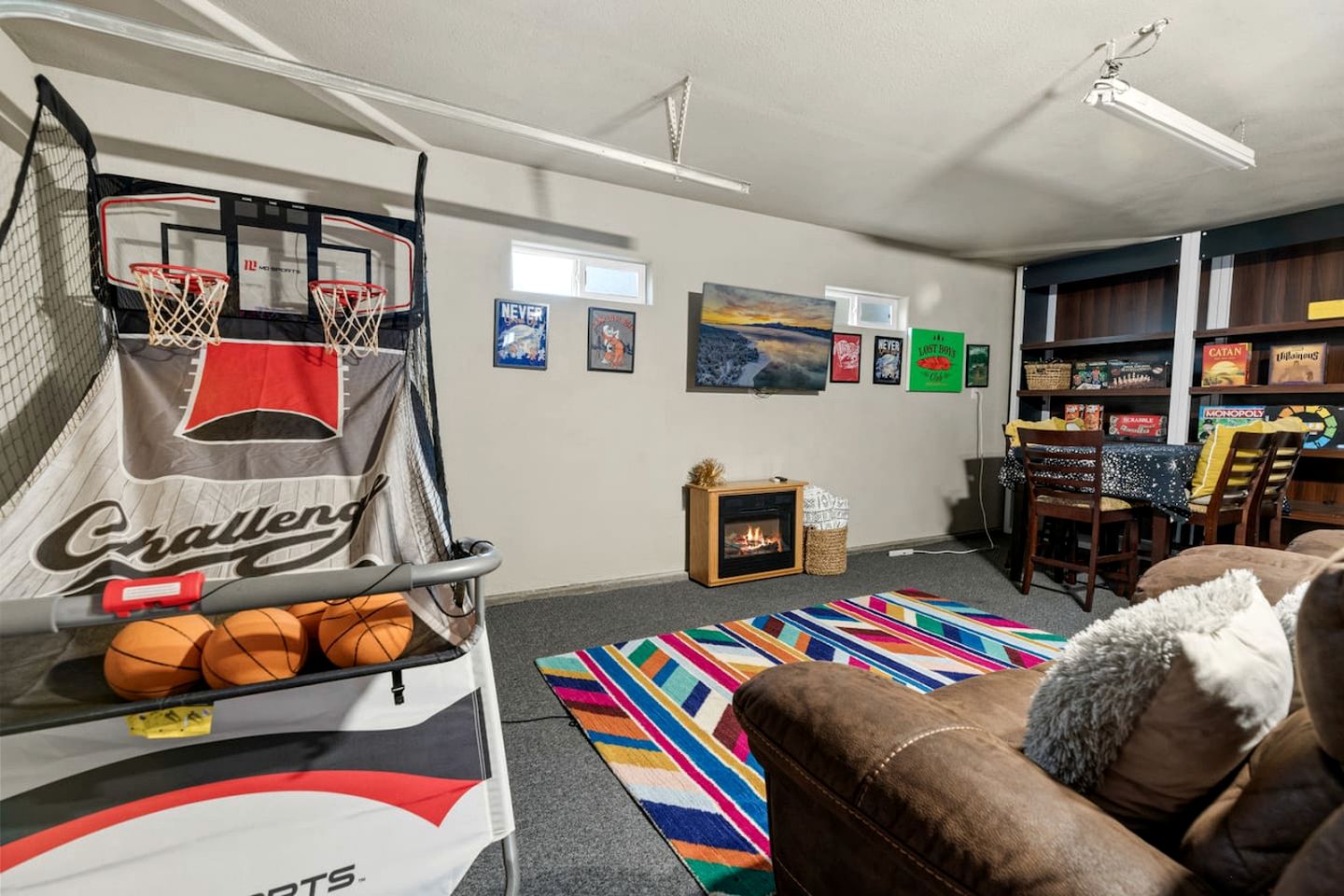 Beautiful Modern Cabin in with Fire Pit and Hot Tub, the Perfect Base for Outdoor Adventures in Big Bear, California