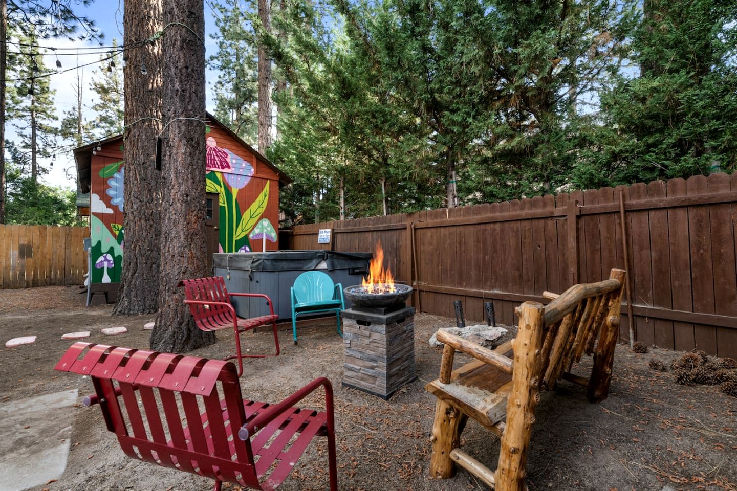 Beautiful Modern Cabin in with Fire Pit and Hot Tub, the Perfect Base for Outdoor Adventures in Big Bear, California