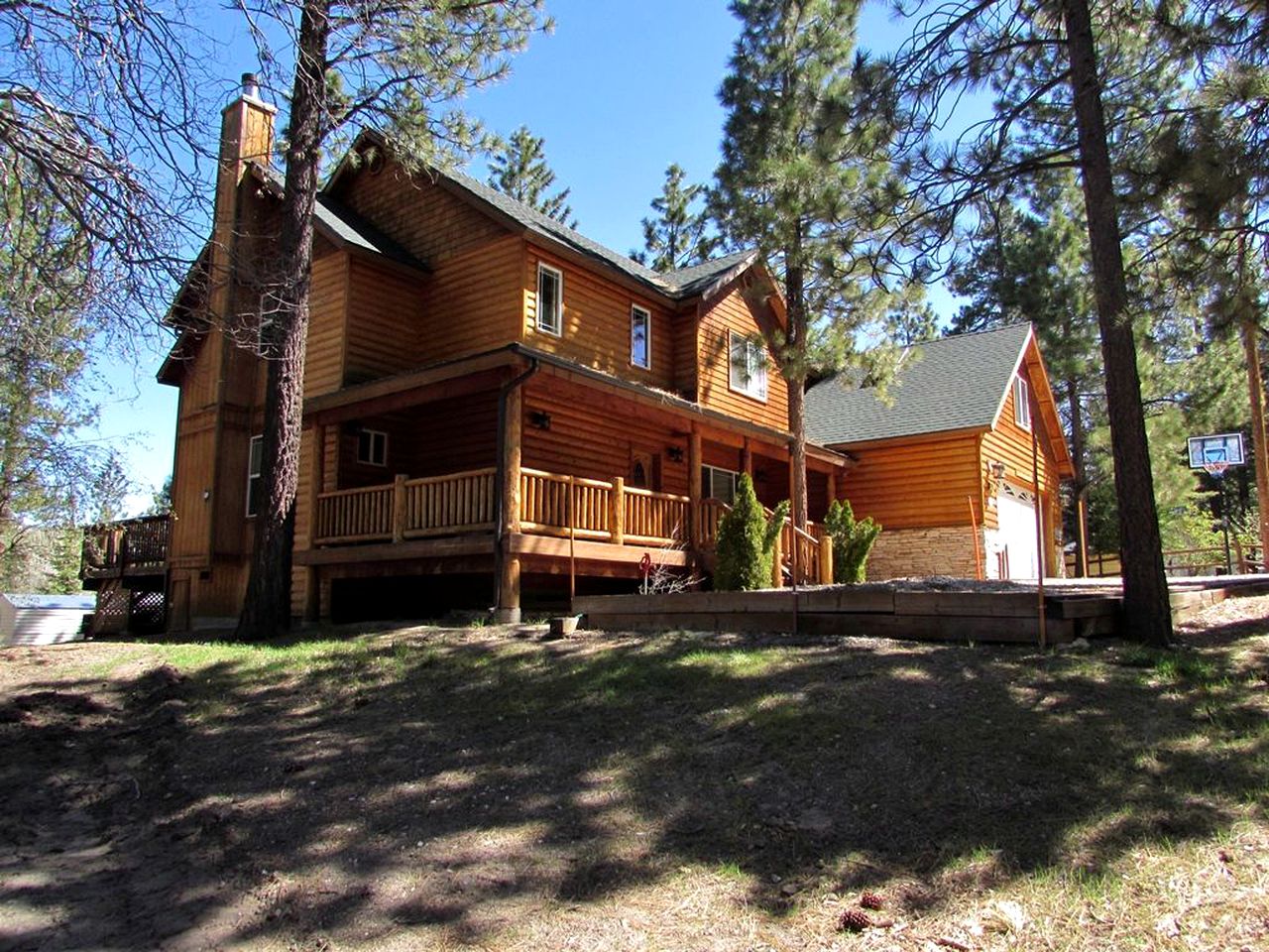 Pet-Friendly Cabin with a Hot Tub in Big Bear Lake, California