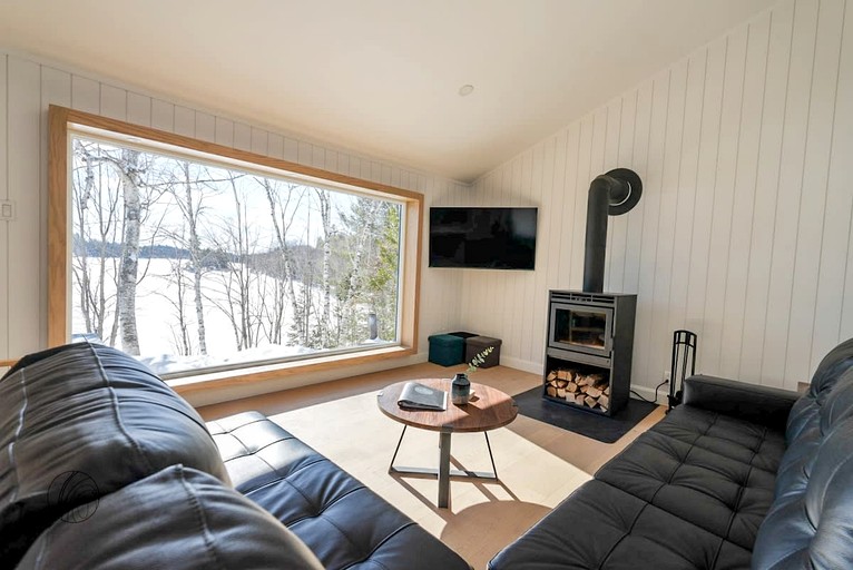 Vacation Rentals (Canada, --, --)