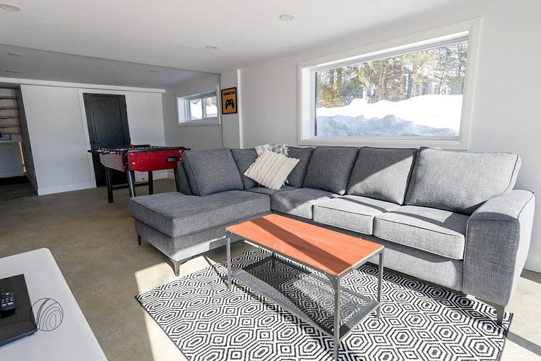 Vacation Rentals (Canada, --, --)