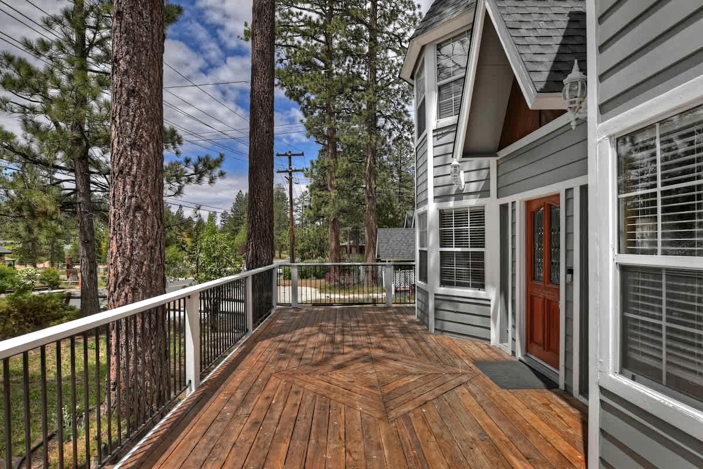 Big Bear Playground: Cabin Ideal for Family and Friends' Playtime