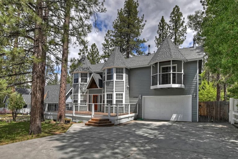 Cabins (United States of America, Big Bear Lake, California)