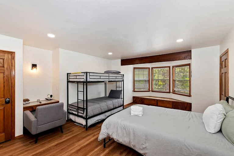 Cabins (United States of America, Big Bear Lake, California)