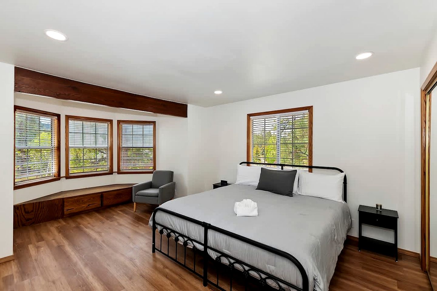 Big Bear Playground: Cabin Ideal for Family and Friends' Playtime